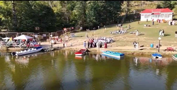 boating in banjosa lake