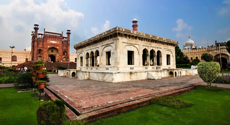 Must-Visit Historical Sites in Lahore