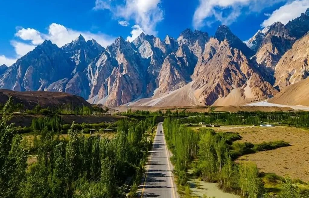 Complete Hunza Valley Travel Guide: Budget, Hotels & Places