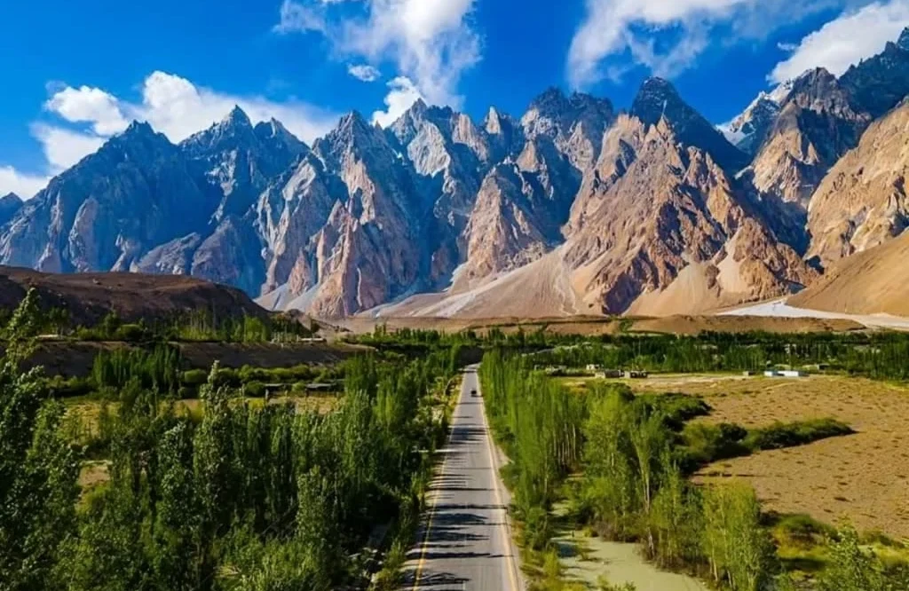 Complete Hunza Valley Travel Guide: Budget, Hotels & Places