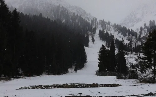 Skiing in Pakistan Naltar Valley Gilgit Baltistan snowy mountains