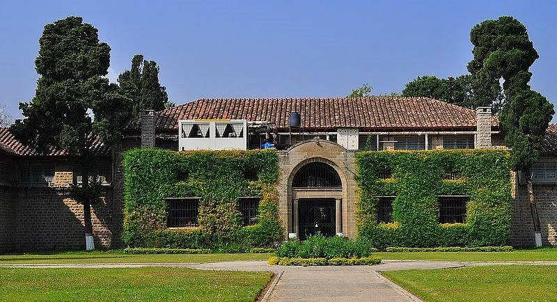 Taxila Museum in Pakistan displaying ancient Gandhara artifacts, Buddhist sculptures, and archaeological treasures from Taxila.