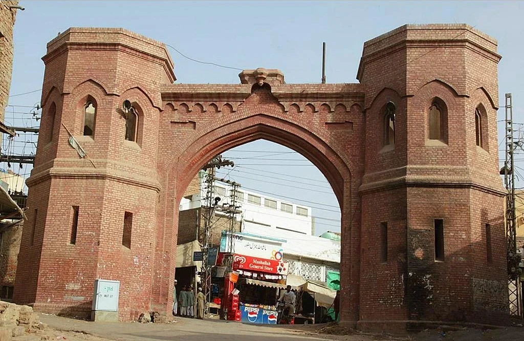 Delhi Gate Lahore:History, Location & Complete Visitor Guide