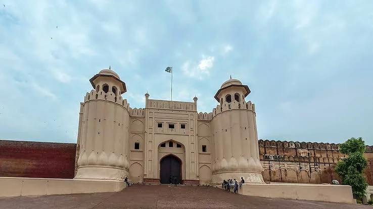 Lahore Fort: History, Architecture and Visitor Guide (2026)
