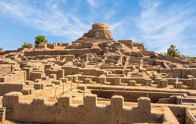 Mohenjo-Daro Travel Guide: History & Things to See